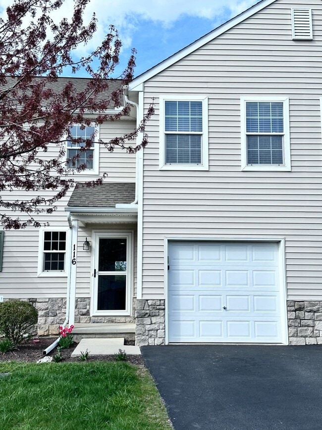 Building Photo - Charming 3 Bedroom Townhome in Palmyra