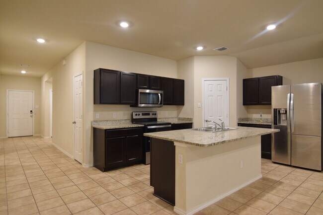 Foto del edificio - 5915 Amelia Earhart Blvd