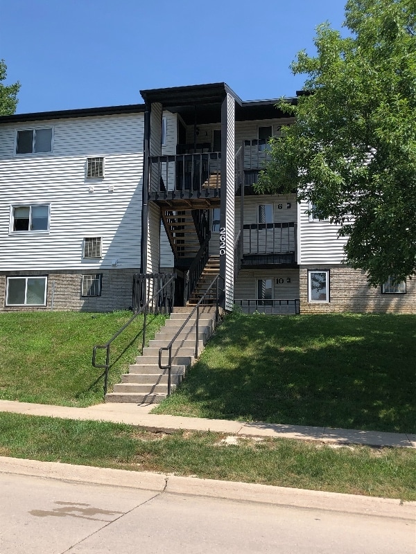 Building Photo - 2620 Westwinds Dr