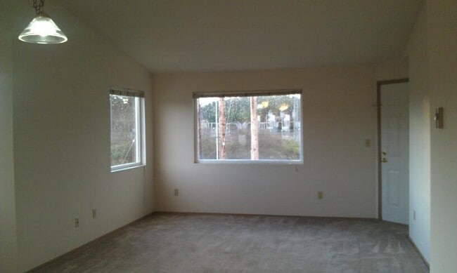 Building Photo - Park Place 537 #D201
