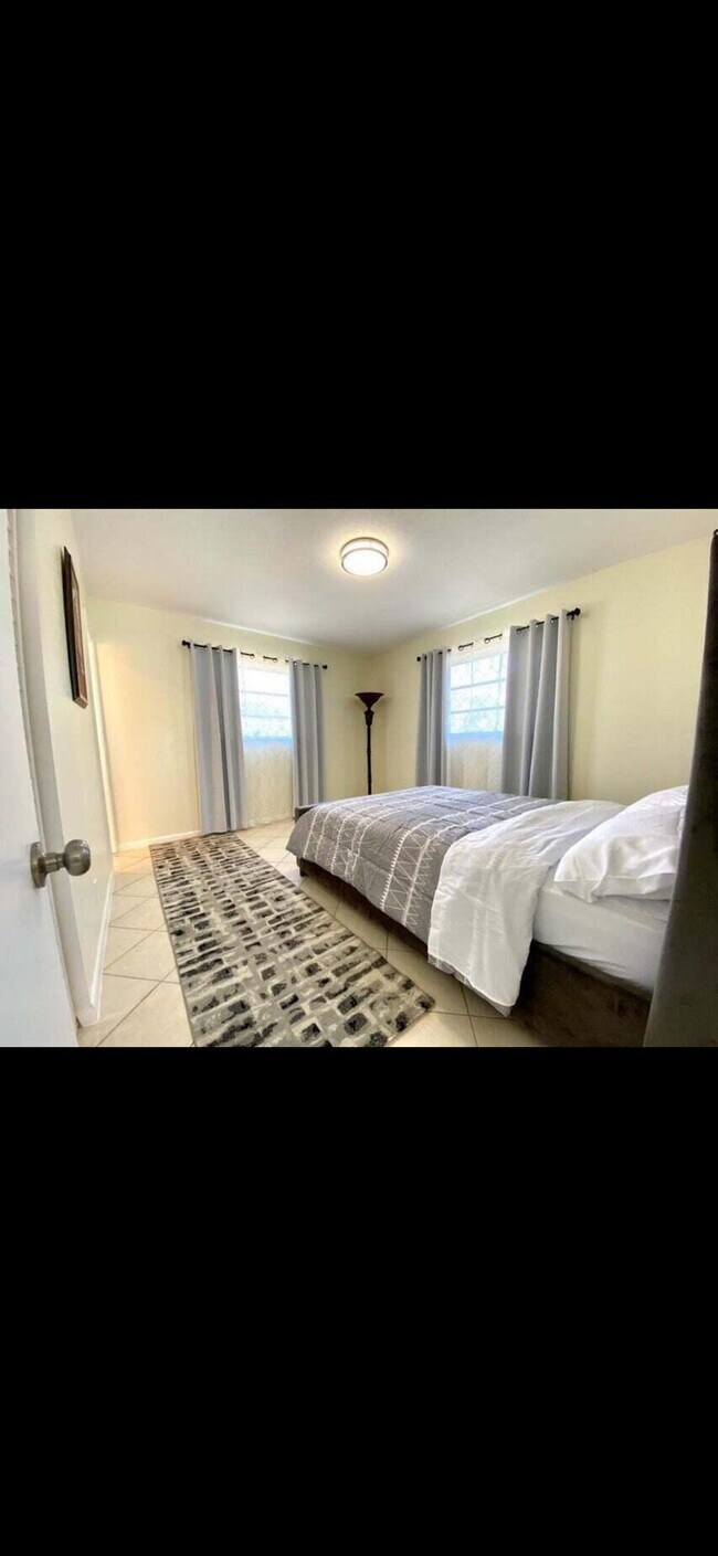 Foto del edificio - 523 SE 20th Ct