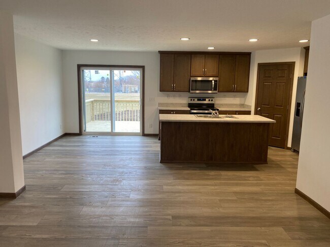 Foto del edificio - 3 Bedroom House in McLean!