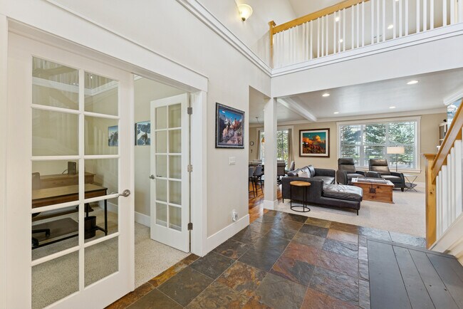 Building Photo - 541 Craftsman Way