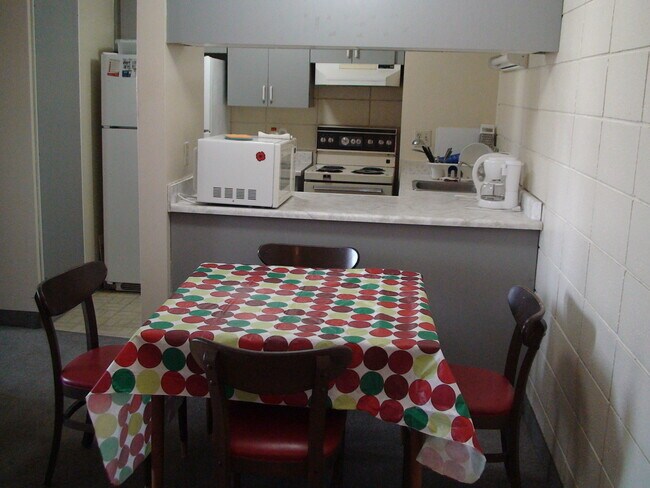 Cuisine - 30 Hickory St E