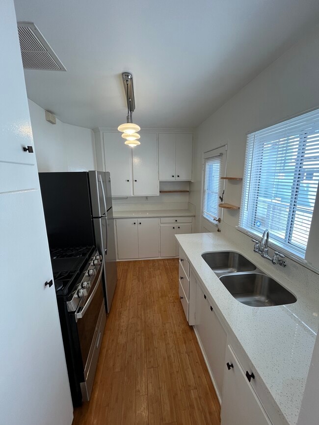 Building Photo - 934 16th St