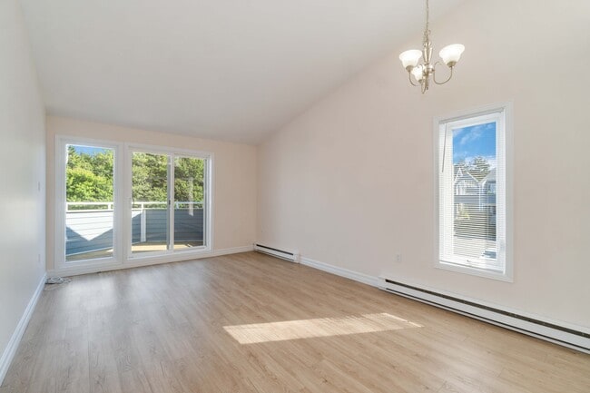 Building Photo - TWO BEDROOM APARTMENT AVAILABLE IN THE HEA...