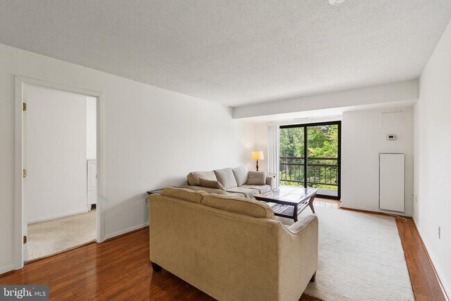 Foto del edificio - 2111 Wisconsin Ave NW
