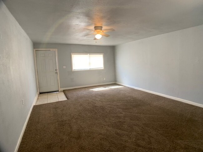 Foto del edificio - Three Bedroom Northwest OKC Near Downtown