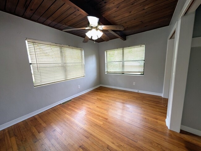 Foto del edificio - 1833 Sharon Rd