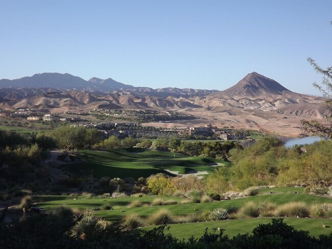 Building Photo - WONDERFULLY UPGRADED “GOLF VILLA” IN: GUAR...
