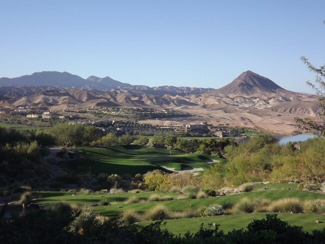 Foto del edificio - WONDERFULLY UPGRADED “GOLF VILLA” IN: GUAR...