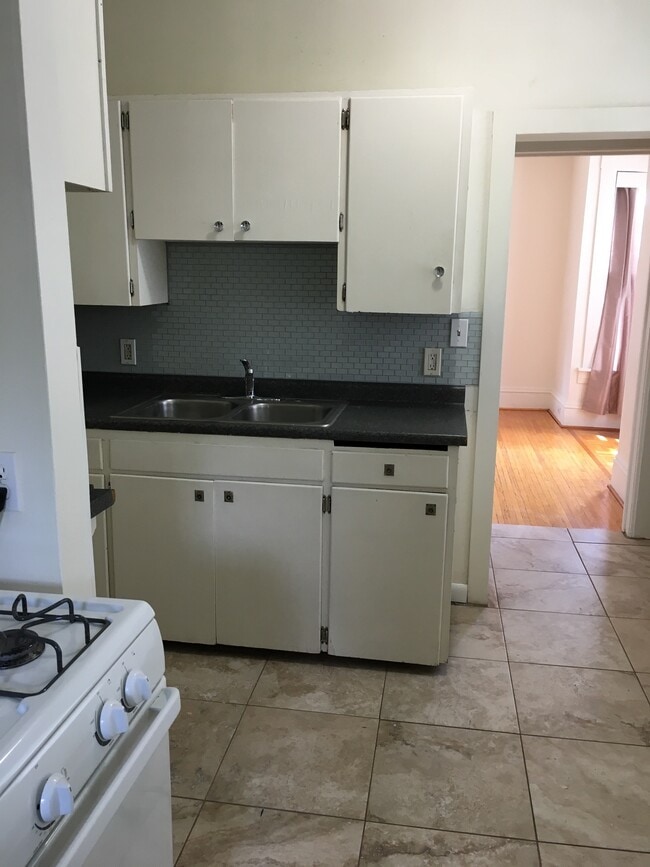 Cocina - 423 W Calhoun St