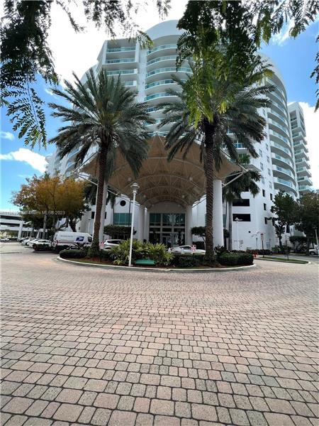 Foto principal - 7900 Harbor Island Dr