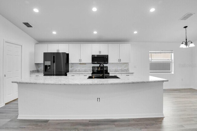 Foto del edificio - 693 Persian Dr