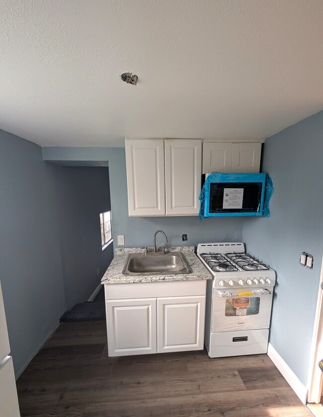 Building Photo - 1018 Lucas St