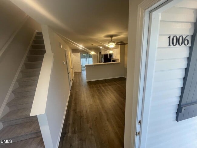 Building Photo - 1006 Peony Ln