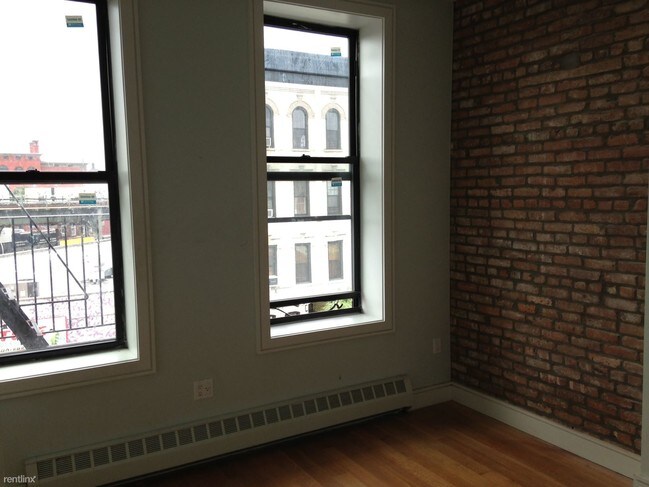 Building Photo - 291 Irving Ave