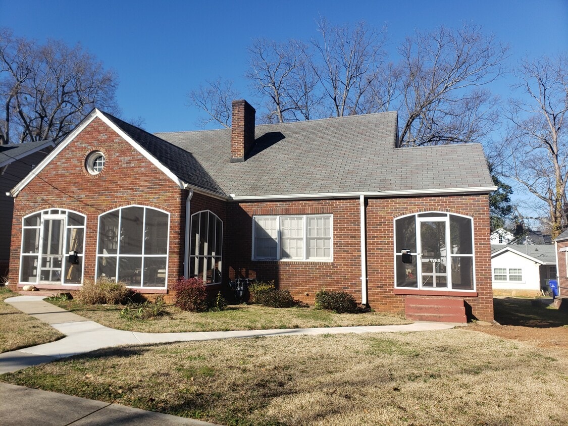 Primary Photo - 402 Randall St
