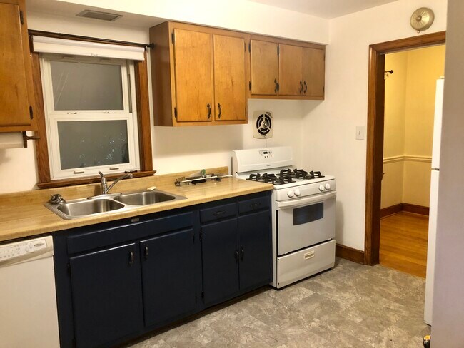 Cocina - 2792 Colonial Ave SW