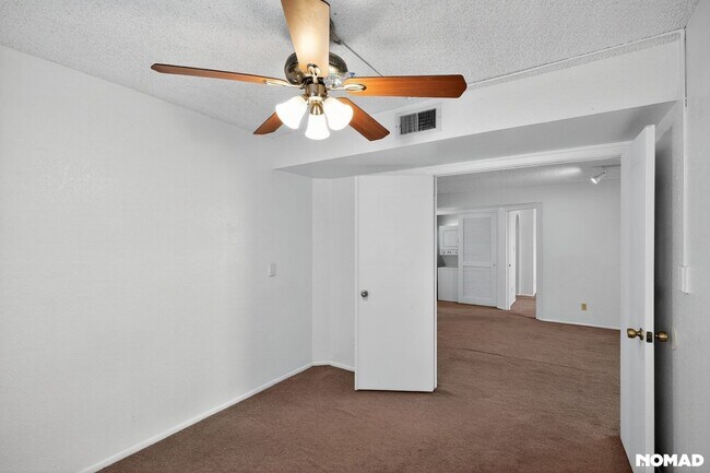 Foto del edificio - 1905 E University Dr