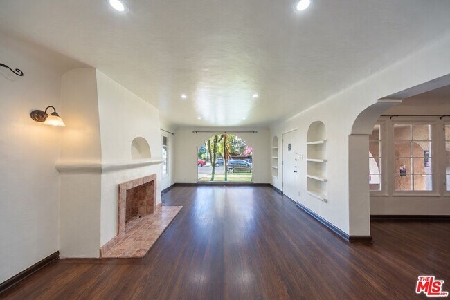 Foto del edificio - 8230 Blackburn Ave