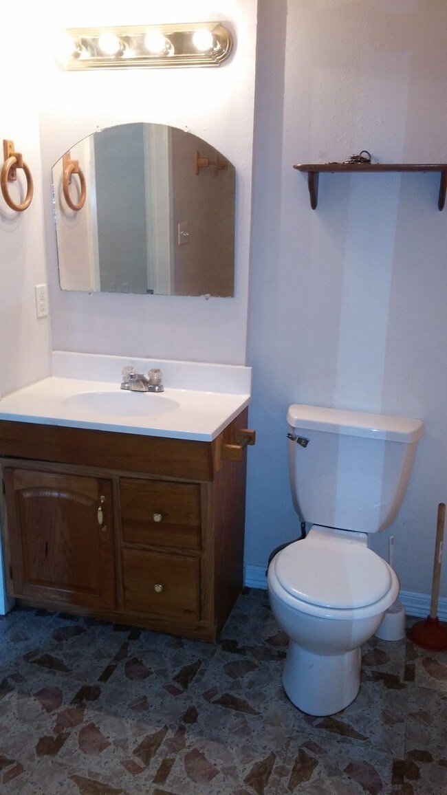 Building Photo - 306 E Brandon St