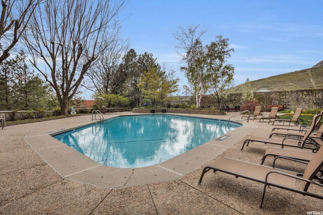 Building Photo - 875 Donner Way