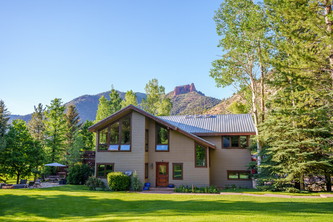 Foto del edificio - 2755 Lower River Rd