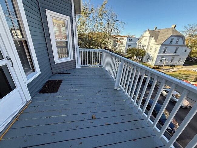 Building Photo - 17 Wales St