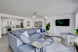 Building Photo - 910 Beach Ave