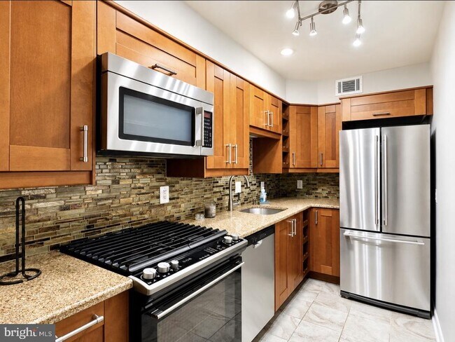 Building Photo - 3066 Pineview Ct NE