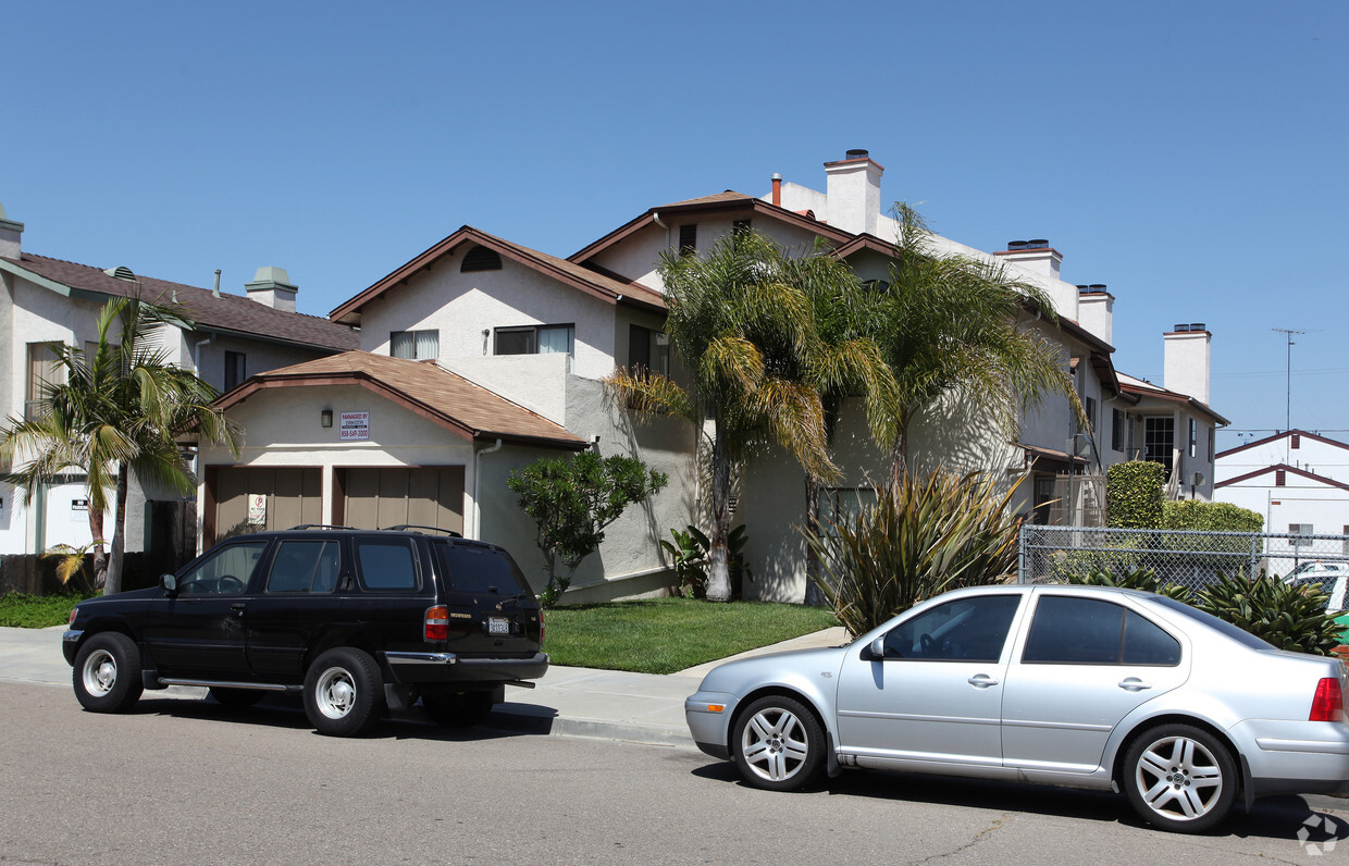 Building Photo - 4367 Van Dyke Ave