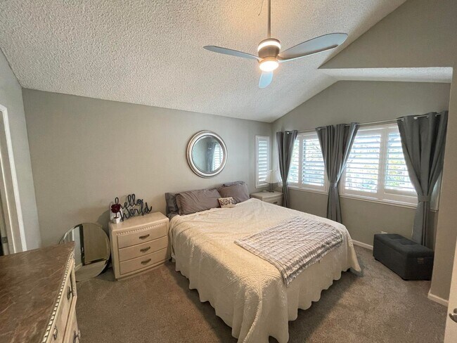 Foto del edificio - 2 Bed 1.5 Bath Townhome In Martinez