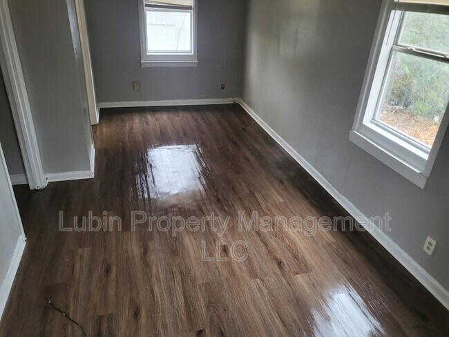 Building Photo - 2702 Lola Ave