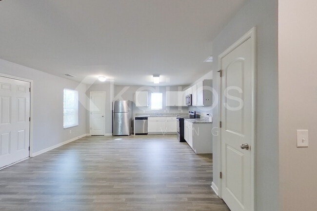 Building Photo - 10 Plymouth Ct