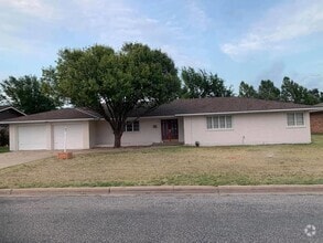 Building Photo - 2310 N Aspen Dr