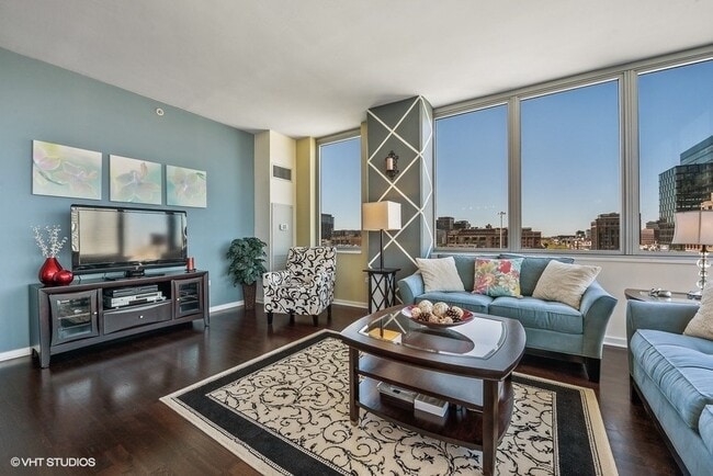 Building Photo - 659 W Randolph St