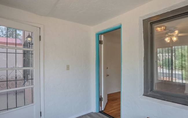 Building Photo - Nob Hill Bungalow