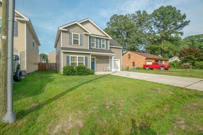 Building Photo - 2104 Miller Ave