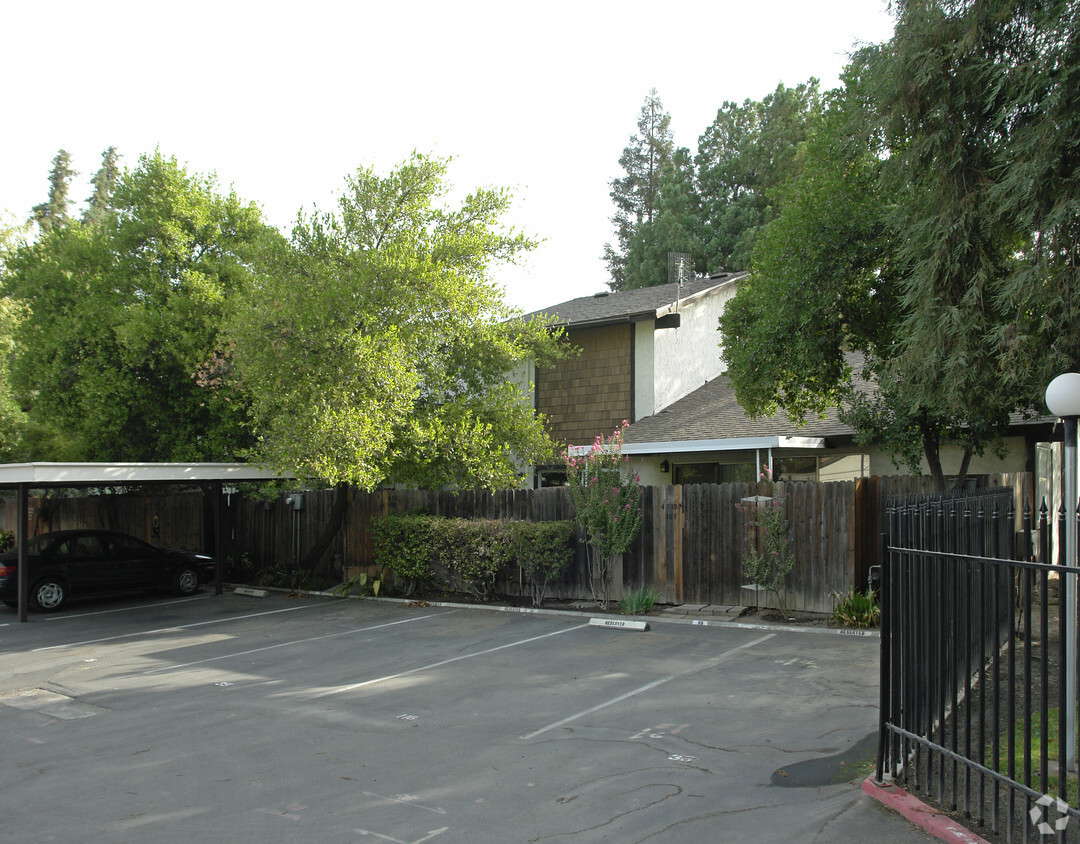 Building Photo - Fresno Square