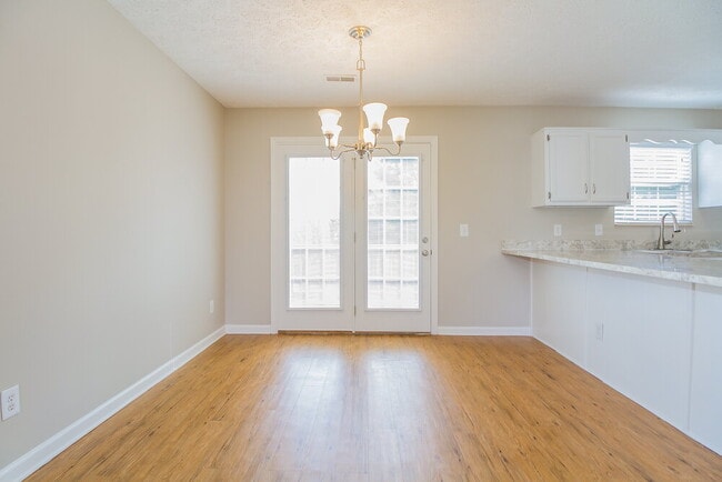 Building Photo - 207 Fairfield Dr