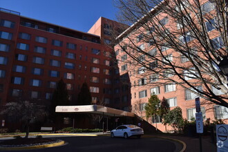Building Photo - 1121 Arlington Blvd