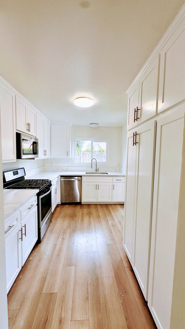 120A - 120A Apartment