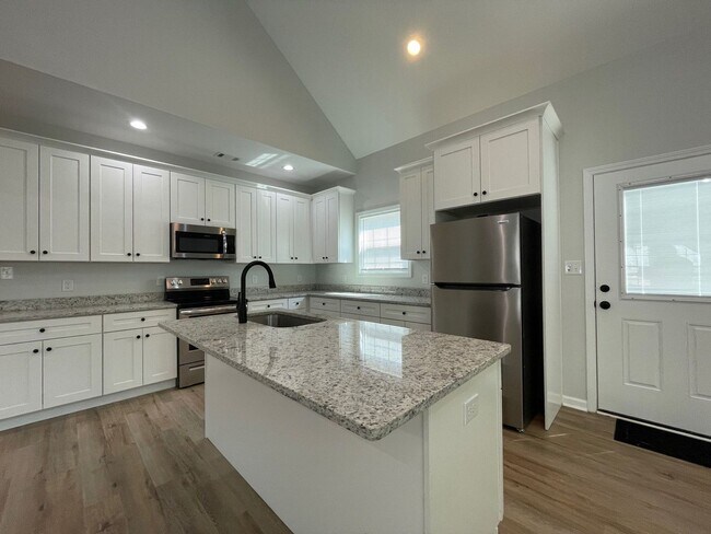 Foto del edificio - 5 Bed Home Available August 2026!