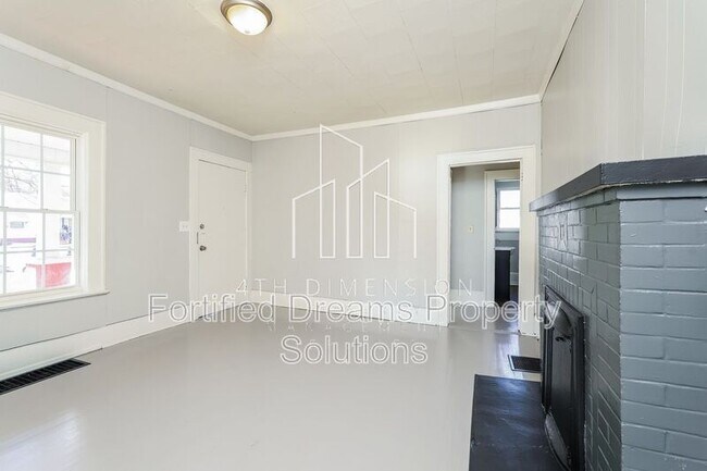 Building Photo - 1735 Longview Dr