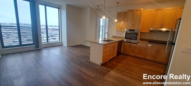 Building Photo - 411 D St