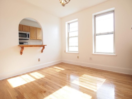 Foto principal - 128 Bainbridge St