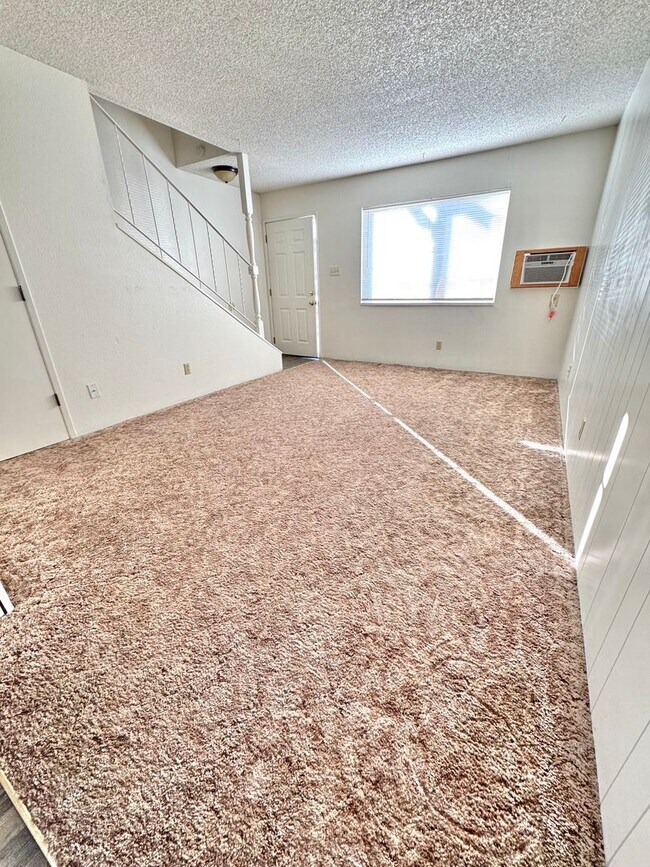 Foto del edificio - 2 bed 1.5 bath, 2-story Townhome!!!