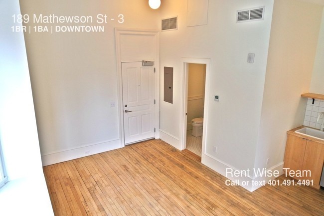 Building Photo - 189 Mathewson St
