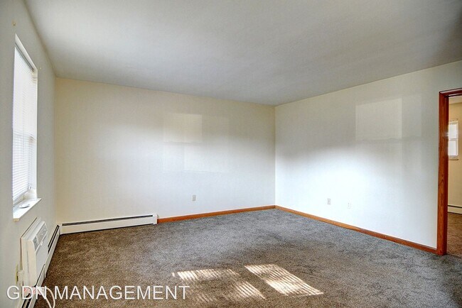 Foto del edificio - 703-707 Mertland Ave